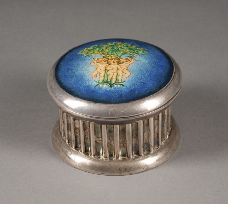 Auction 155<br>RUNDE EMAIL-DOSE MIT PUTTI