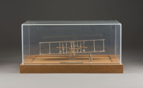 Auction 155<br>PARAMOUNT CLASSICS MODELLFLUGZEUG 'FLYER' DER WRIGHT BROTHERS