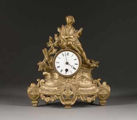 Auktion 155<br>TISCHUHR MIT LAUTESPIELER