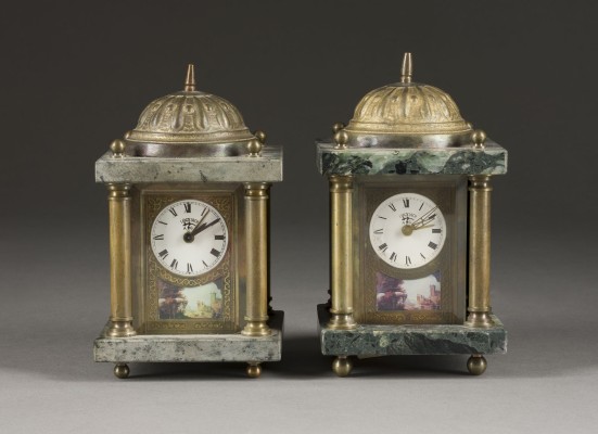 Auktion 155<br>ZWEI TISCHWECKER MIT SPIELUHR