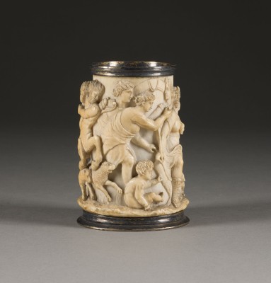 Auktion 155<br>ELFENBEIN-BECHER MIT SILBERMONTIERUNG*