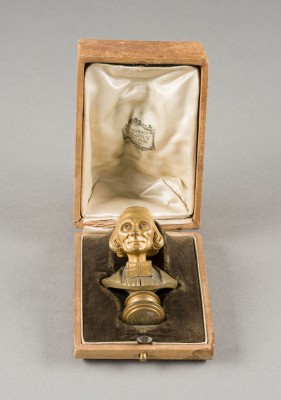 Auktion 155<br>PETSCHAFT MIT BÜSTE DES 'JEAN-MARIE VIANNEY' IM ETUI