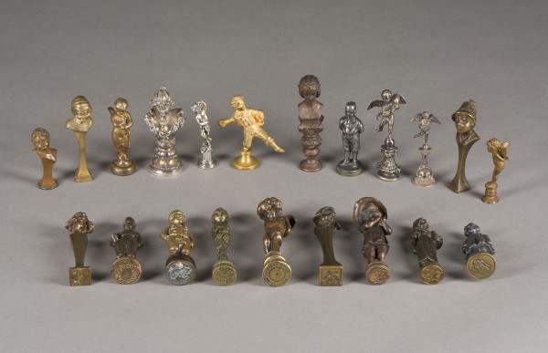 Bild KONVOLUT AUS 21 FIGÜRLICHEN PETSCHAFTEN