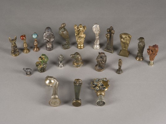 Bild KONVOLUT AUS 20 PETSCHAFTEN MIT TIERMOTIVEN