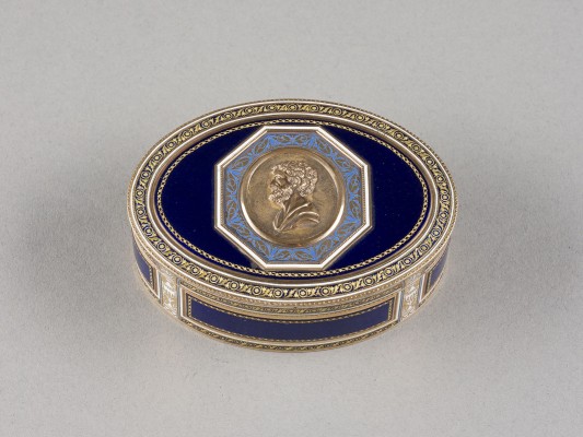 Auction 155<br>KLASSIZISTISCHE GOLD-EMAIL-TABATIÈRE