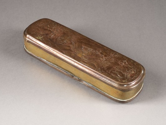 Auction 155<br>ISERLOHNER TABAKSDOSE MIT 'FERDINAND VON BRAUNSCHWEIG' UND 'SCHLACHT BEI KREFELD 1758'