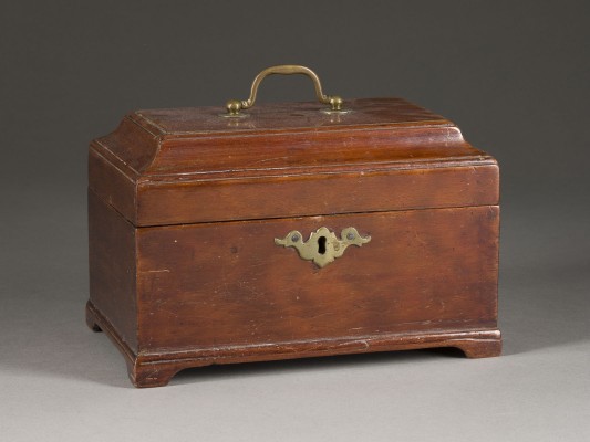 Auktion 155<br>TEE-SCHATULLE IN DER ART VON ABRAHAM ROENTGEN *