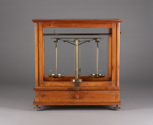 Auktion 155<br>APOTHEKER-REZEPTUR-STANDWAAGE