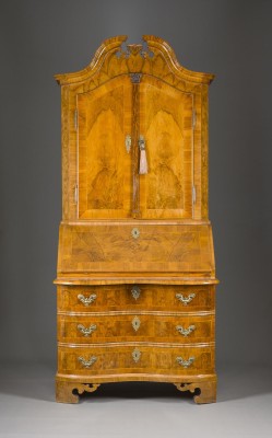 Auktion 155<br>FEINER BAROCKER AUFSATZ-SCHREIBSEKRETÄR