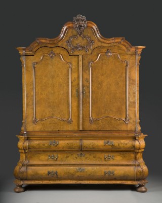 Auction 155<br>BAROCK AUFSATZSCHRANK