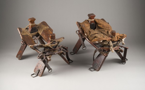 Picture PAAR KAMELSATTEL / -HOCKER