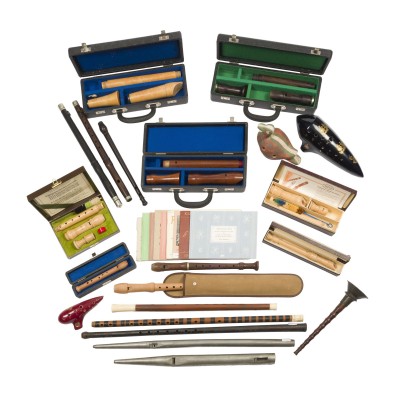 Bild KONVOLUT VON 20 FLÖTEN UND NOTEN