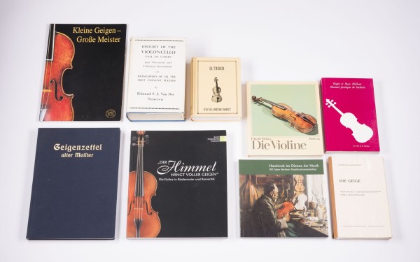 Bild KONVOLUT VON NEUN BÜCHERN ZUR STREICHINSTRUMENTENKUNDE