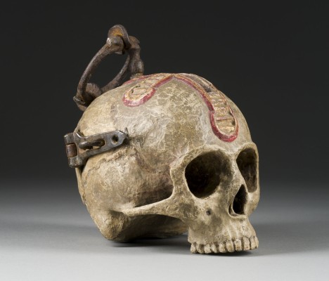 Auktion 155<br>TOTENSCHÄDEL ALS MÜNZDOSE