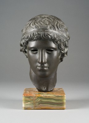 Auktion 155<br>EPHEBENKOPF 'JÜNGLING MIT SIEGERBINDE' (NACH ANTIKEM ORIGINAL)