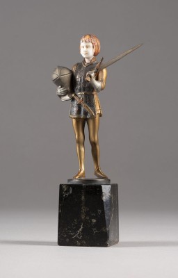 Bild STEHENDER RITTER MIT SCHWERT UND HELM*