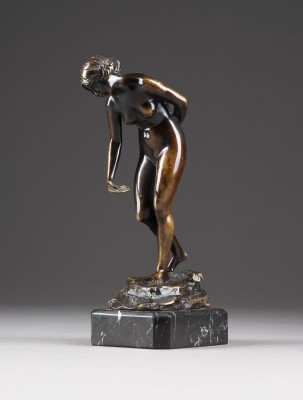 Picture FRAUENAKT MIT MUSCHELSCHALE