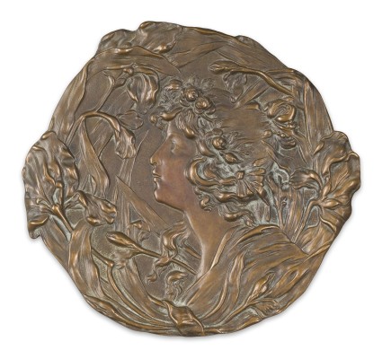 Bild RELIEF: PROFIL EINER JUNGEN DAME