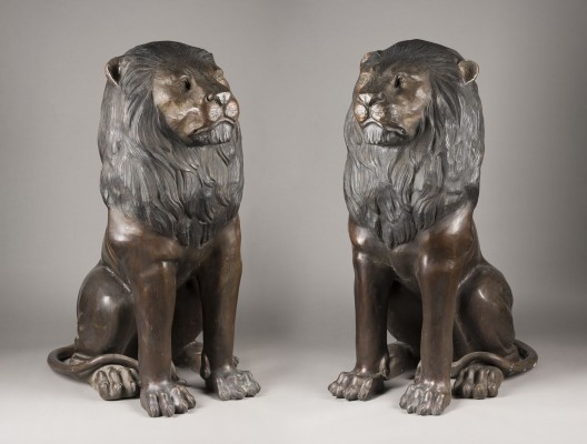 Auktion 155<br>PAAR LEBENSGROSSE SITZENDE LÖWEN