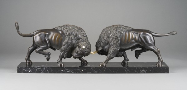 Auktion 155<br>ZWEI KÄMPFENDE WISENTE / BISONS