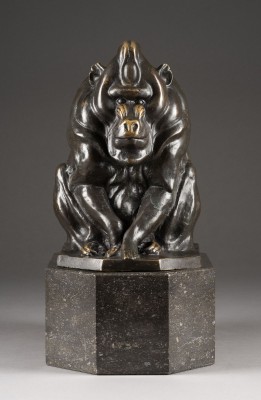 Auktion 155<br>Hockender Mandrillaffe