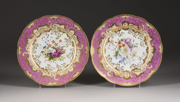 Bild ZWEI TELLER MIT FLORALEM DEKOR