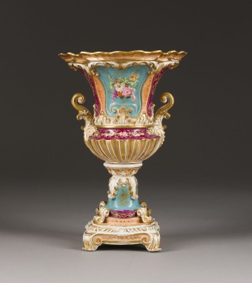 Bild VASE MIT FLORALEM DEKOR