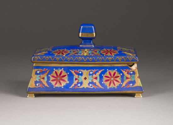 Bild DECKELSCHATULLE MIT GOTISCHEM DEKOR