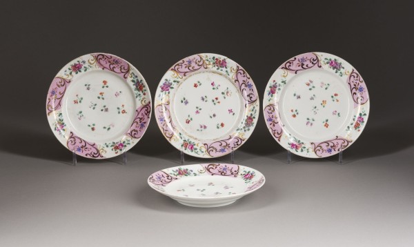 Bild VIER TELLER MIT FLORALEM DEKOR