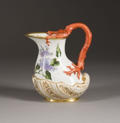 Picture MILCHKANNE MIT KORALLENGRIFF