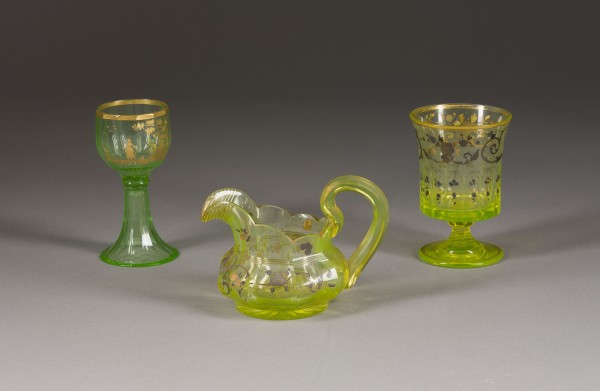 Bild ZWEI FUSSBECHER MIT KÄNNCHEN