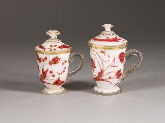 Bild PAAR DECKELTASSEN MIT FLORALEM DEKOR