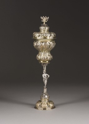 Bild GROSSER DECKEL-POKAL MIT FIGÜRLICHEM SCHAFT UND DOPPELADLER