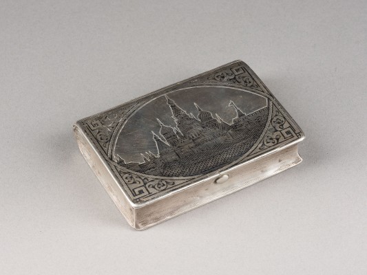 Bild NIELLO-ZIGARETTENETUI IN FORM EINES BUCHES MIT MOSKAUER ANSICHT DER BASILIUS-KATHEDRALE