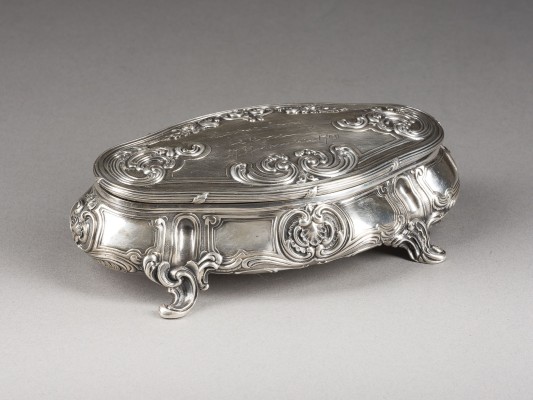 Auktion 156<br>KLEINE FABERGÉ-DECKELDOSE