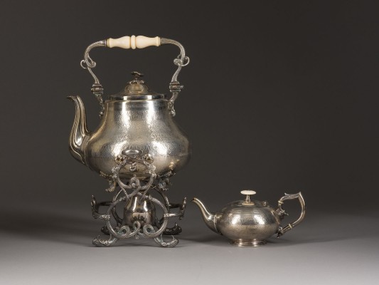 Bild HEISSWASSER-KESSEL MIT STÖVCHEN UND KANNE*