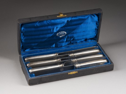 Bild SATZ VON SECHS SPEISEMESSERN MIT ORIGINALER KLINGE IM ORIGINALETUI