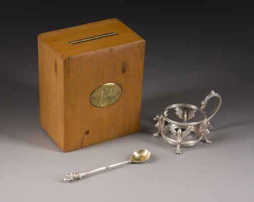 Auktion 156<br>SEHR FEINER TEEGLASHALTER IM ORIGINAL-ETUI