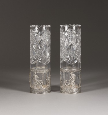 Bild PAAR VASEN MIT ANTIKISIERENDEN MOTIVEN DER VIER JAHRESZEITEN