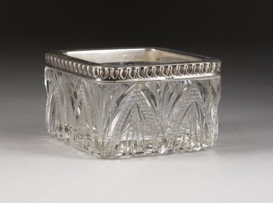 Bild SCHALE MIT SILBER-MONTIERUNG