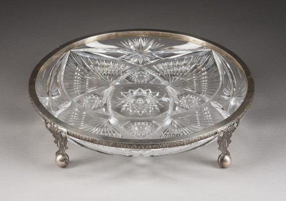 Bild GROSSE SCHALE AUF BALLFÜSSEN