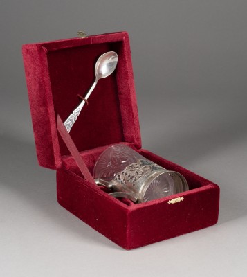 Auktion 156<br>PAAR NIELLO-TEEGLASHALTER IM ORIGINALETUI