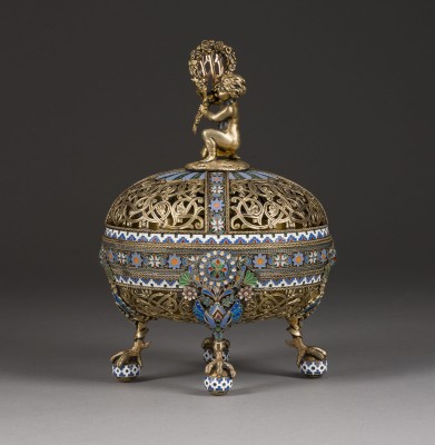 Auction 156<br>SEHR FEINE UND GROSSE CLOISONNÉ-EMAIL-DOSE ZUM 25-JÄHRIGEN JUBILÄUM