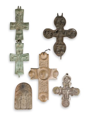 Auktion 156<br>ENKOLPION, DREI KREUZANHÄNGER UND DOPPELSEITE IKONE MIT HEILIGEN