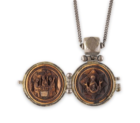 Auction 156<br>SEHR FEINE PANHAGIA MIT DER KREUZIGUNG, DER ALTTESTAMENTLICHEN DREIFALTIGKEIT, DER GOTTESMUTTER DES ZEICHENS UND DREI HEILIGEN