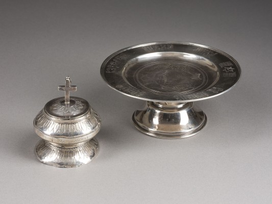 Bild DISKOS MIT DER ANBETUNG CHRISTI UND LITURGISCHE DOSE MIT KREUZ