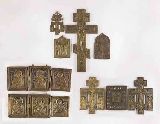 Auktion 156<br>SAMMLUNG VON NEUN BRONZE-IKONEN: DARSTELLUNGEN CHRISTI, AUSGEWÄHLTE HEILIGE SOWIE FESTTAGE