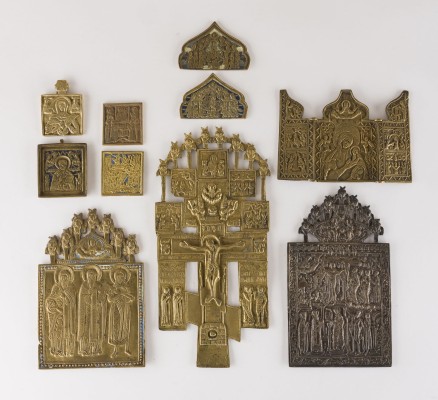 Bild SAMMLUNG VON ZEHN BRONZE-IKONEN: KRUZIFIX, GOTTESMUTTER DER PASSION, AUSGEWÄHLTE HEILIGE SOWIE FESTTAGE