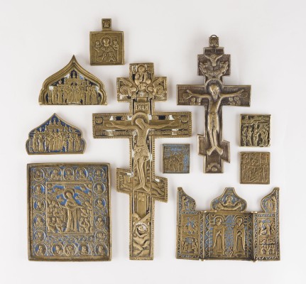 Bild SAMMLUNG VON ZEHN BRONZE-IKONEN: KRUZIFIXE, GOTTESMUTTER 'FREUDE ALLER LEIDENDEN', AUSGEWÄHLTE HEILIGE SOWIE FESTTAGE
