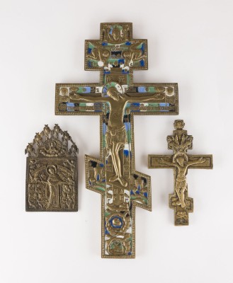 Bild SAMMLUNG VON DREI BRONZE-IKONEN: KRUZIFIXE SOWIE GOTTESMUTTER 'FREUDE ALLER LEIDENDEN'